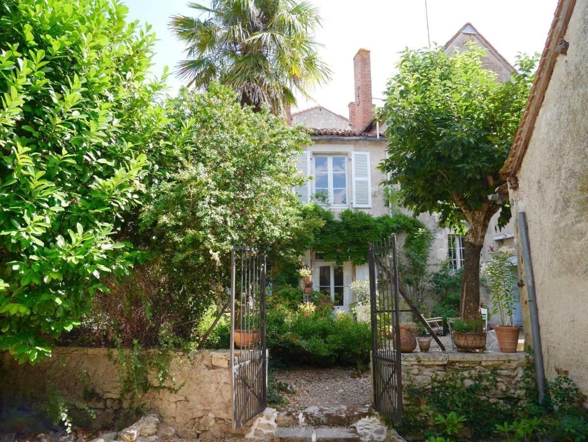 몽모리옹 L'Arbre D'Ange B&B 외부 사진